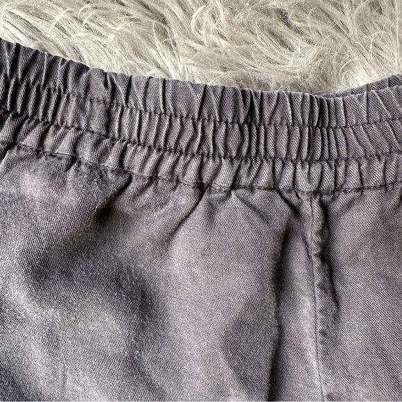 Black shorts with tassels - Picture 4 of 7